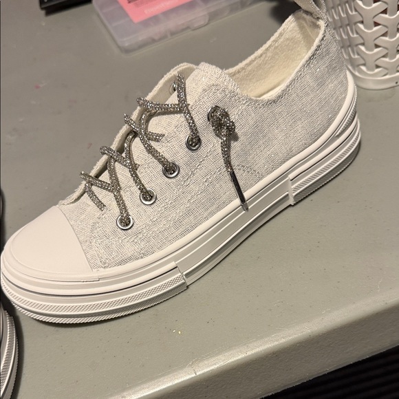 Stylish White Canvas Sneakers with Glitter laces Brand new never used - Picture 3 of 5